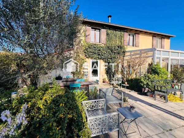 Maison avec panneaux solaire, piscine et garage!