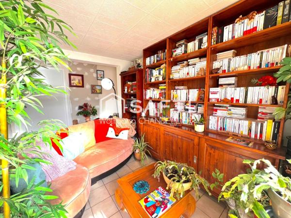 Maison avec panneaux solaire, piscine et garage!