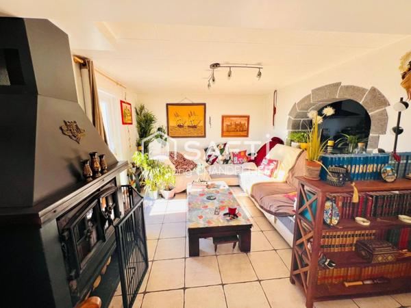 Maison avec panneaux solaire, piscine et garage!