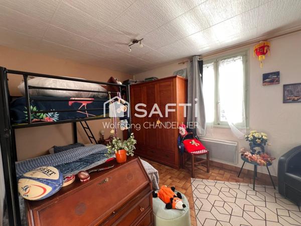 Maison avec panneaux solaire, piscine et garage!