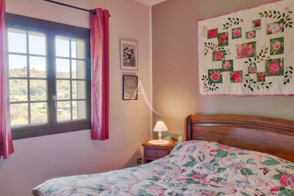 VIAGER VILLA DEUX NIVEAUX AVEC TERRASSE ET MAZET VUE IMPRENABLE SUR ESPARRON DE VERDON ET SON LAC