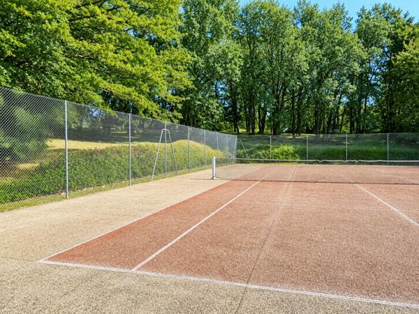 Terrain constructible  Proche Brive , secteur Cressensac , AVEC TERRAIN DE TENNIS