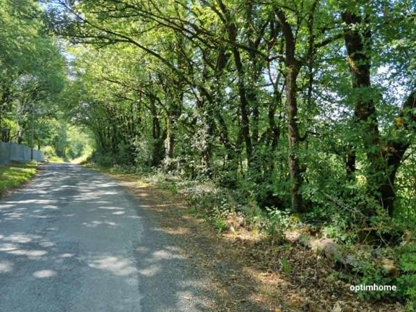 Terrain constructible  Proche Brive , secteur Cressensac , AVEC TERRAIN DE TENNIS