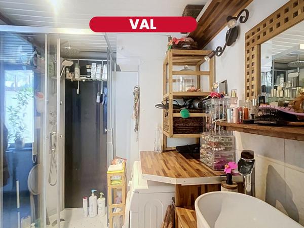 Val- Charmante maison rénovée avec terrasse, idéale pour un premier achat