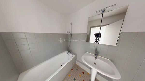 Location                                                      Appartement
                        
                     3 pièces                      53 m2                     à Saint-Jean-de-Bournay