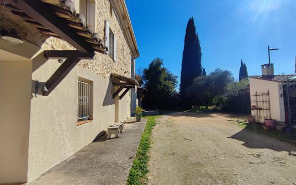 Maison à vendre    7 pièces •  Uzès