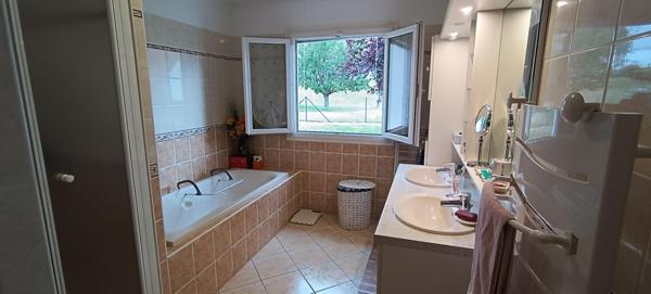 MAGNY-COURS - MAISON 110 M2 + GARAGE DOUBLE + TERRAIN 2300 M2