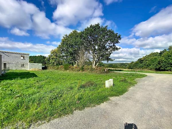 À VENDRE - LOPERHET (29470) - TERRAIN CONSTRUCTIBLE - 571 M² - LIBRE CONSTRUCTEUR