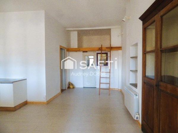 07260 Joyeuse : Appartement et murs commerciaux boutique 45 m²