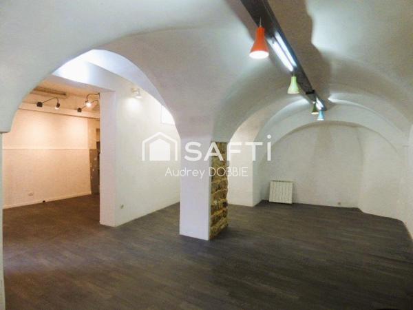 07260 Joyeuse : Appartement et murs commerciaux boutique 45 m²