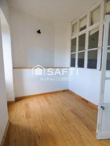 07260 Joyeuse : Appartement et murs commerciaux boutique 45 m²