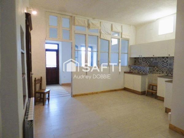 07260 Joyeuse : Appartement et murs commerciaux boutique 45 m²