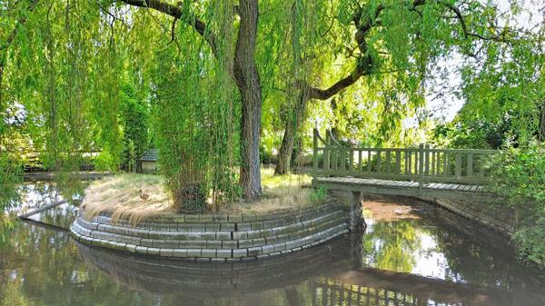 EXCLUSIVITE - VARAVILLE - Proche mer. Villa Anglo-Normande d'exception et son parc.