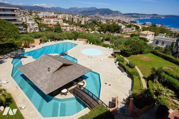 Nice Ouest / Les Belles Terres - Grand Studio avec terrasse et vue face à la mer !