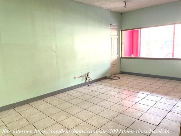 LOCAL COMMERCIAL AVEC PARKING