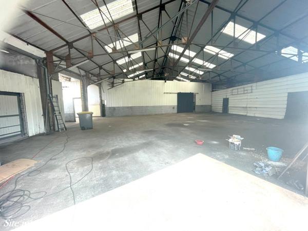 LOCAL COMMERCIAL AVEC PARKING