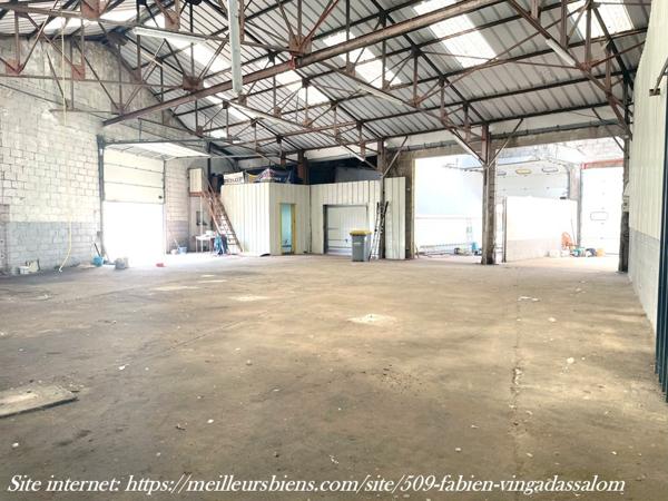 LOCAL COMMERCIAL AVEC PARKING