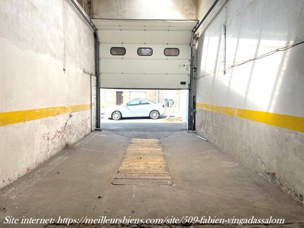 LOCAL COMMERCIAL AVEC PARKING