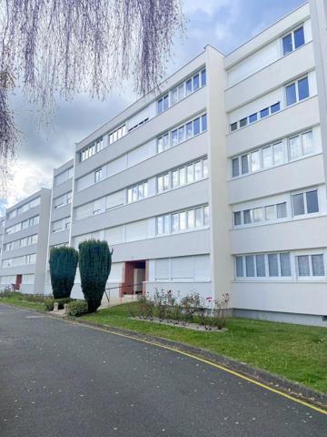 Vente                                                      Appartement
                        
                     2 pièces                      48 m2                     à Lucé