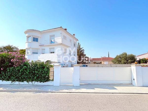 TOULOUGES immeuble 4 faces, 3 appartements, un garage + terrain encore constructible