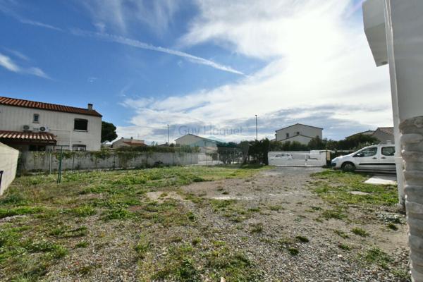 TOULOUGES immeuble 4 faces, 3 appartements, un garage + terrain encore constructible