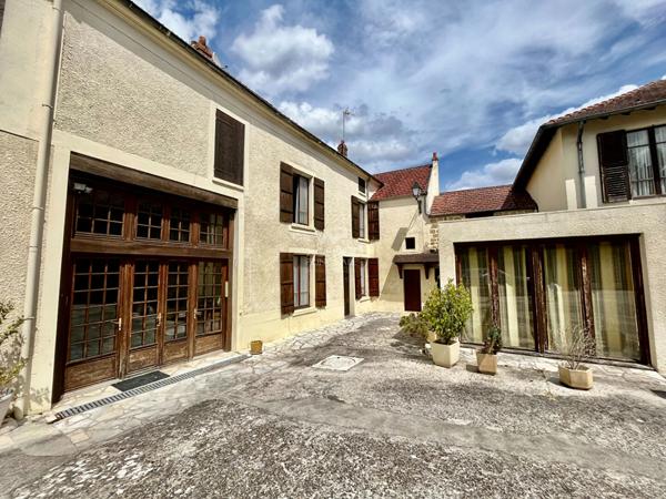 Maison Vaureal €649 000 ** - Référence 2195