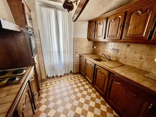 Maison Vaureal €649 000 ** - Référence 2195