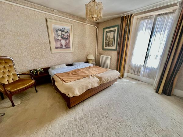 Maison Vaureal €649 000 ** - Référence 2195