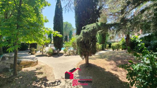 Roseraie  - T4 de 81 m² avec terrasse de 20 m², piscine et 2 places boxés