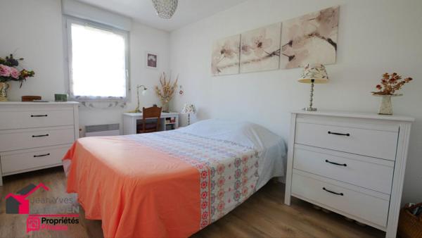 Roseraie  - T4 de 81 m² avec terrasse de 20 m², piscine et 2 places boxés