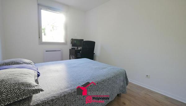 Roseraie  - T4 de 81 m² avec terrasse de 20 m², piscine et 2 places boxés