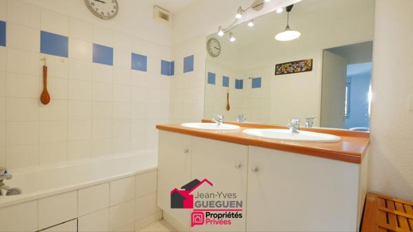Roseraie  - T4 de 81 m² avec terrasse de 20 m², piscine et 2 places boxés