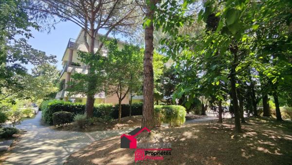 Roseraie  - T4 de 81 m² avec terrasse de 20 m², piscine et 2 places boxés