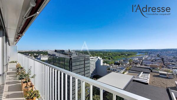 PUTEAUX/CENTRE 3 pièces en étage élevé sans vis-à-vis de 80 m² avec balcon 19m², double parking et cave