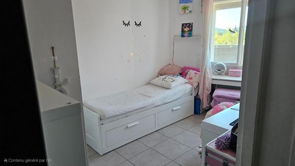 Maison 121 m² avec 5 chambres, piscine, panneaux solaires