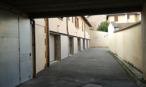 TARARE Emplacement parking couvert