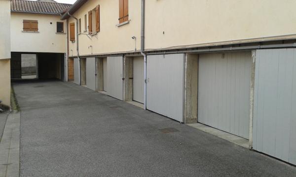 TARARE Emplacement parking couvert