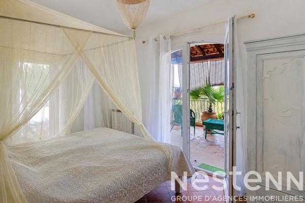 A vendre à Draguignan - Propriété de caractère avec vue panoramique, piscine et beaux volumes