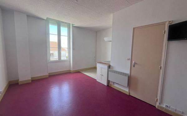 Appartement à vendre    1 pièce •  Saujon