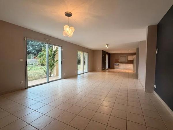 VILLA A LOUER - MONTANAY 187.88 m 2 - 2 089 € charges comprises par mois