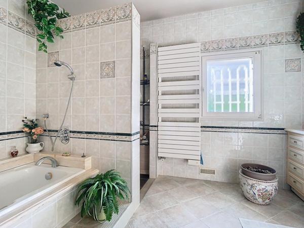 Maison 292 m² 8 pièces 1700 m² de terrain