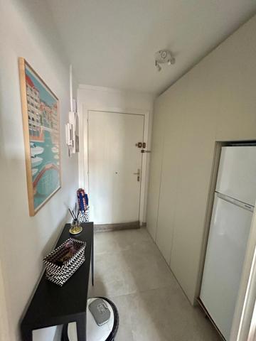 FREJUS PLAGE(83), rare, joli studio exposé plein sud refait à neuf avec goût, à quelques minutes à pied de la mer et du marché