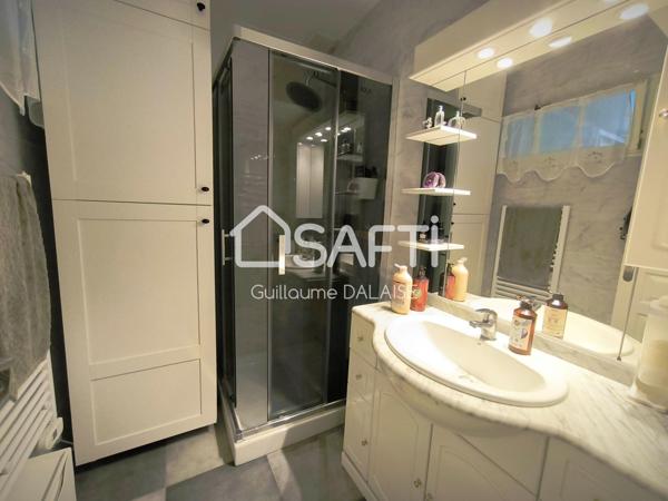 Maison en plein centre village avec dépendance de 85m2 à habiliter