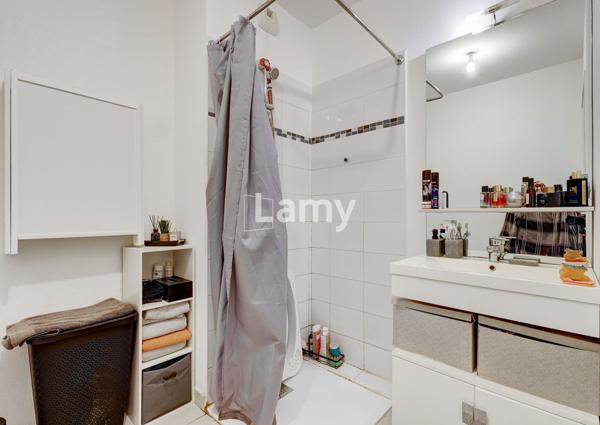 Métro national/parc de bougainville t2 avec terrasse et parking