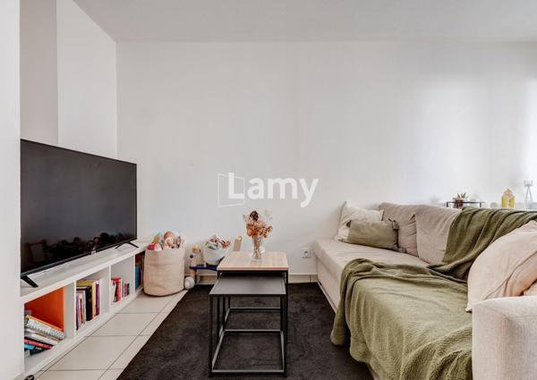 Métro national/parc de bougainville t2 avec terrasse et parking