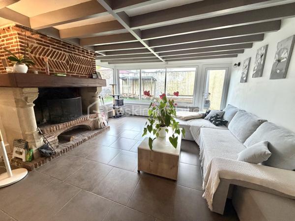 Visite vidéo disponible sur
- ma chaîne YT : Grégory Talbot IMMOBILIER (playlist : Visites filmées)
- FB : Grégory Talbot Immobilier (album : Visites vidéo)
- et sur mon IG : L'immobilier en Normandie (onglet : Réels)

Sur la commune de Oissel (76350), 
Proche gare SNCF : ligne PARIS - LE HAVRE, 
Proximité écoles, commerces, transports... 

Installez-vous dans cette confortable maison de 114m2 composée de
- au rez-de-chaussée : entrée, wc, une petite chambre/bureau/dressing, pièce chaufferie/buanderie, petit garage (stockage ou deux roues), cuisine donnant sur une superbe pièce de vie offrant une magnifique cheminée; 
- à l'étage : trois chambres, une salle de bain avec wc. 

Jouissez de deux places de stationnement privatives, 
Profitez d'un jardin cosy avec terrasse bois. 

Ne tardez pas !