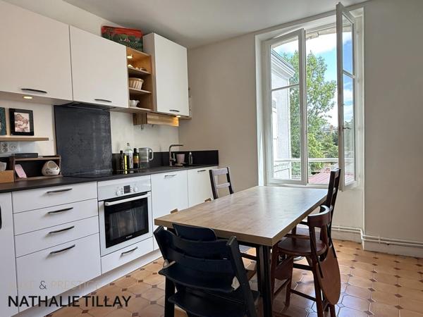 ORLEANS Dunois,  appartement bourgeois T5 a vendre, grand garage, cave, petite copropriéte, cour commune, exclusivité.