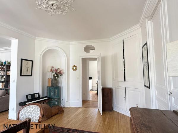 ORLEANS Dunois,  appartement bourgeois T5 a vendre, grand garage, cave, petite copropriéte, cour commune, exclusivité.