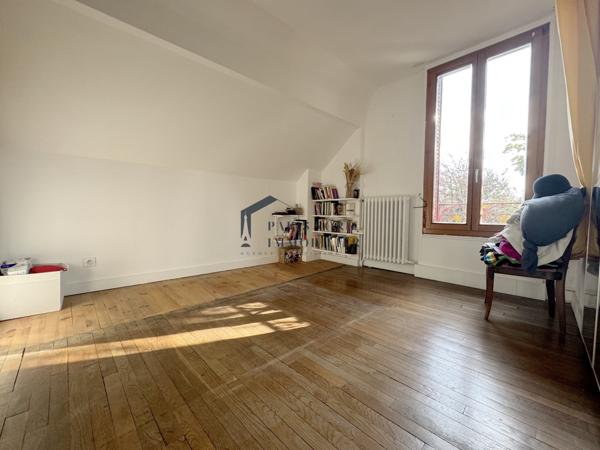 Aulnay-sous-Bois (93600) Maison meulière de ville 4 pièces