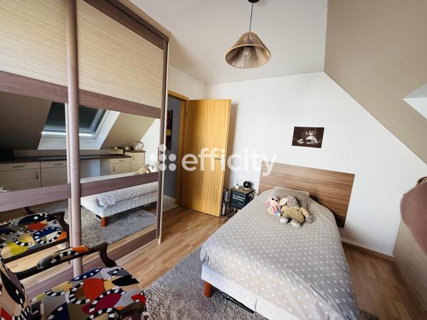 Maison
         5 pièces
        - 105 m² Exclusivité 274 500 € *